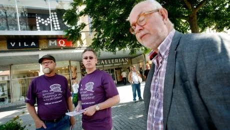 Vilka gymnasieutbildningar ska vi ha kvar? Per Edman (V) och Magnus Jönsson (M) i gymnasie- och vuxenutbildningsnämnden gjorde i går reklam för de dialogmöten som nu ska hållas. Förvaltningens stabschef Alf Nilsson var också på plats.