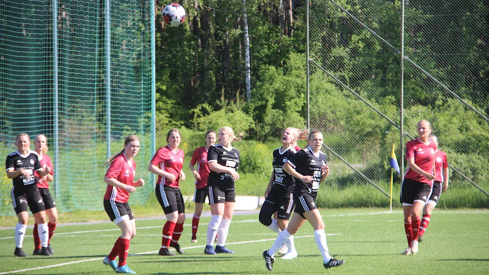 När Fanna BK och Östhammar möttes på Fanna IP i juni blev det 2-2. FBK lyckades inte heller vinna borta utan föll med 0-1 och drogs in i bottenstriden igen. 