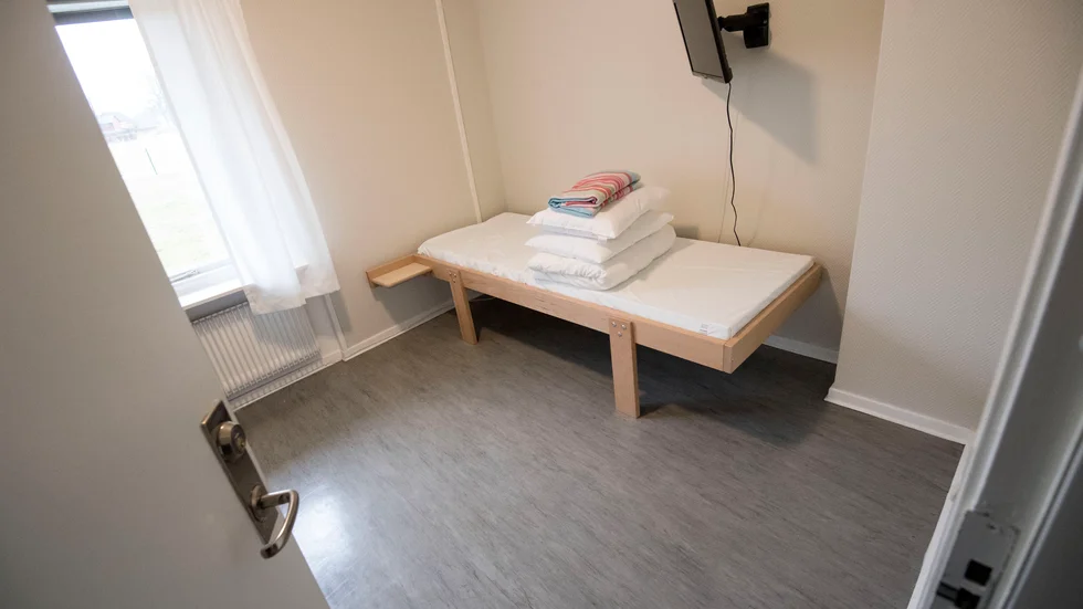 Åter i fängelse. Den som missköter sig under villkorlig frigivning ska kunna omhändertas snabbare. Arkivbild.
