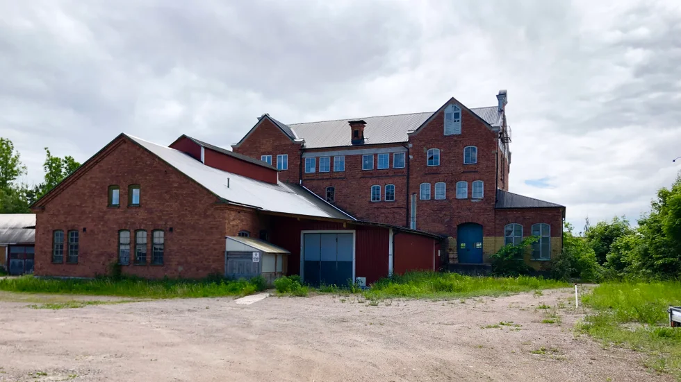 Anebyhusgruppen vill i samråd med kommunen bestämma över bryggeribyggnadens framtid. 