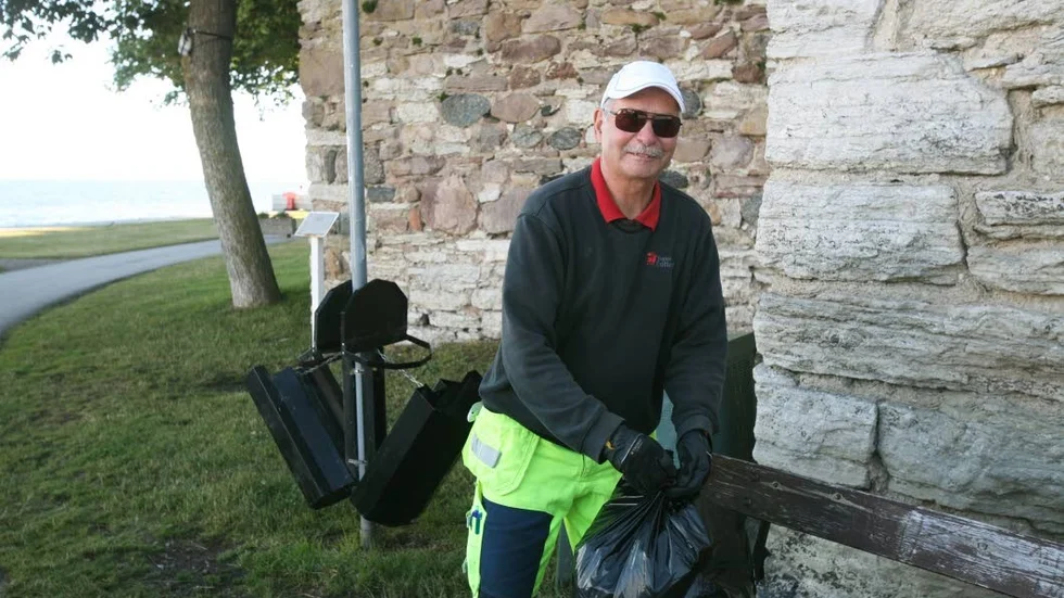Glad. Rune Sandberg på glatt humör trots tidiga mornar och mängder av sopor.