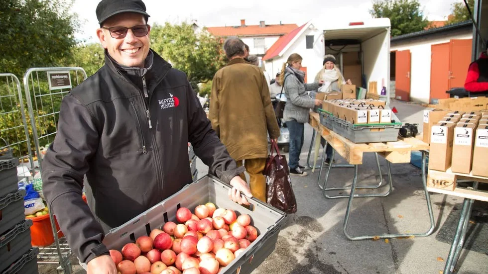 Peter Brennwald, Halfvede musteri, var på stortorgdagen och mustade äpplen.