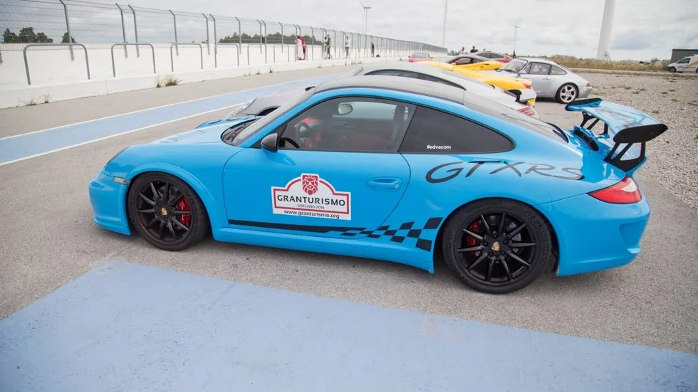 Parkerad Porsche 911.