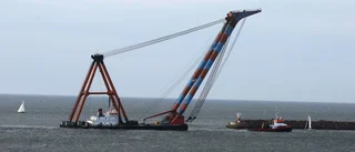 Här anländer monsterkranen till Visby