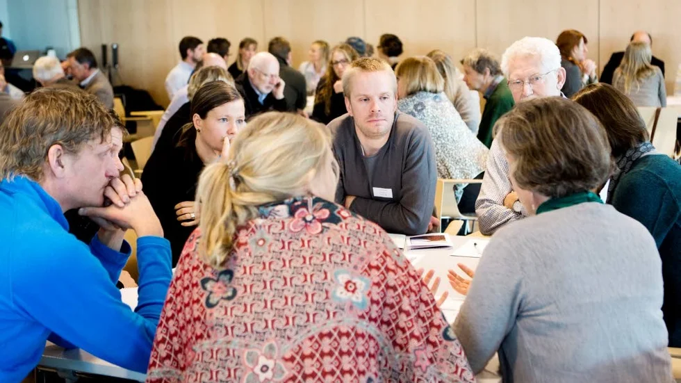 Intresset för Vattendialog var ovanligt stort i år och under dagen fick deltagarna diskutera vattenfrågor i bordsdiskussioner. I mitten Joel Norlin, Sportfiskarna.