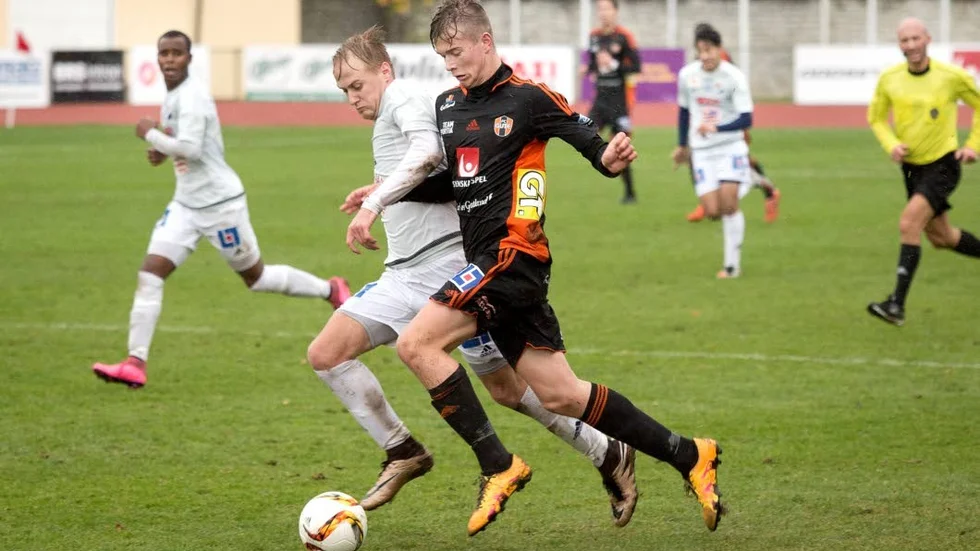 Talang. Gutetalangerna Alexander Ahl-Holmström (bilden) och Emil Engqvist har tagit stora kliv i sin utveckling den gångna säsongen. Nu provtränar de med allsvenska Kalmar FF:s U19-lag.