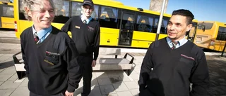 120 glada bussförare firades med tårta