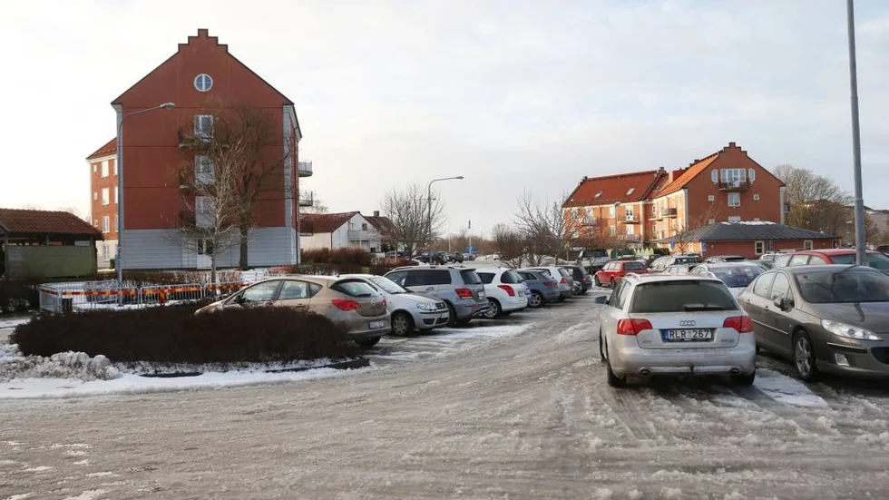 Ungdomligt. Granne med parkeringen ligger Gotlandshems kvarter med 159 studentlägenheter.