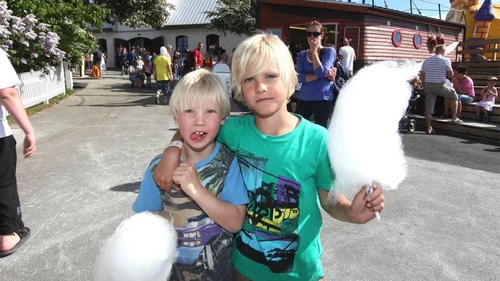 Jonathan de Flon och Melvin Liljegren från Tjelvarskolan.