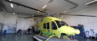Dubbla ambulanshelikoptrar på ön