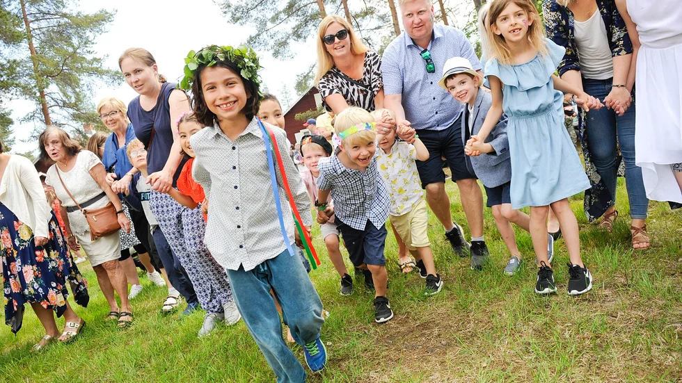 Adam Benjamaa, Byske, trivdes då det dansades runt midsommarstången.