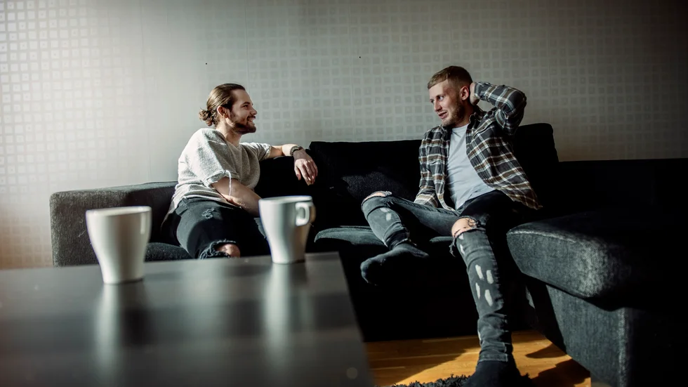 Men en varsin kopp te i soffan hemma på Älvsbacka berättar Will Hoare och Christian Scales om varför de alltid bråkar om Arsenal och Tottenham. 