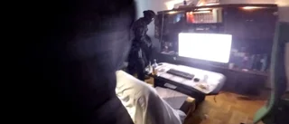 Polisens egna bilder när lägenheten stormades: Så gick det till när Darknet-ligan sprängdes