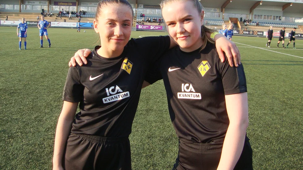 Kajsa Kärr och Ella Krekula gjorde Myckles mål när Clemensnäs/Rönnskär 2–1-besegrades i Domarcupens första match ikväll.