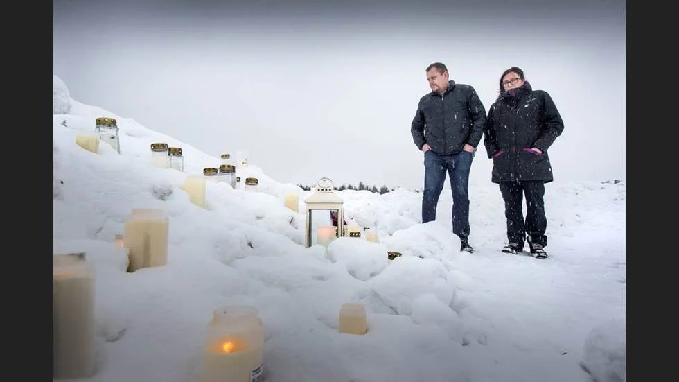 Fredrik Kerttu och Carola Ahlbäck sörjer 20-åringens alldeles för tidiga bortgång.