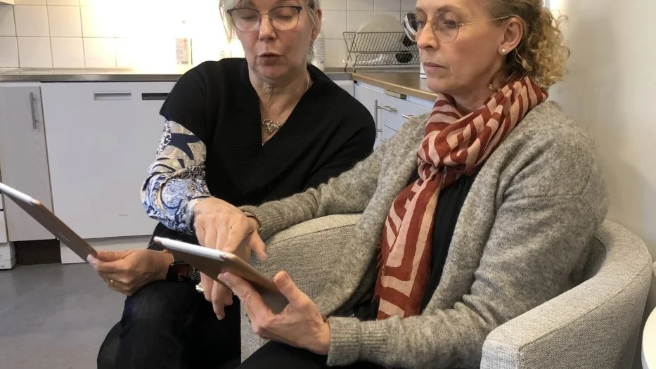 "Patienten kommer att kunna kommunicera med personal med hjälp av plattan.", säger Kerstin Angvik, specialistundersköterska, Demenscenter i Linköping.