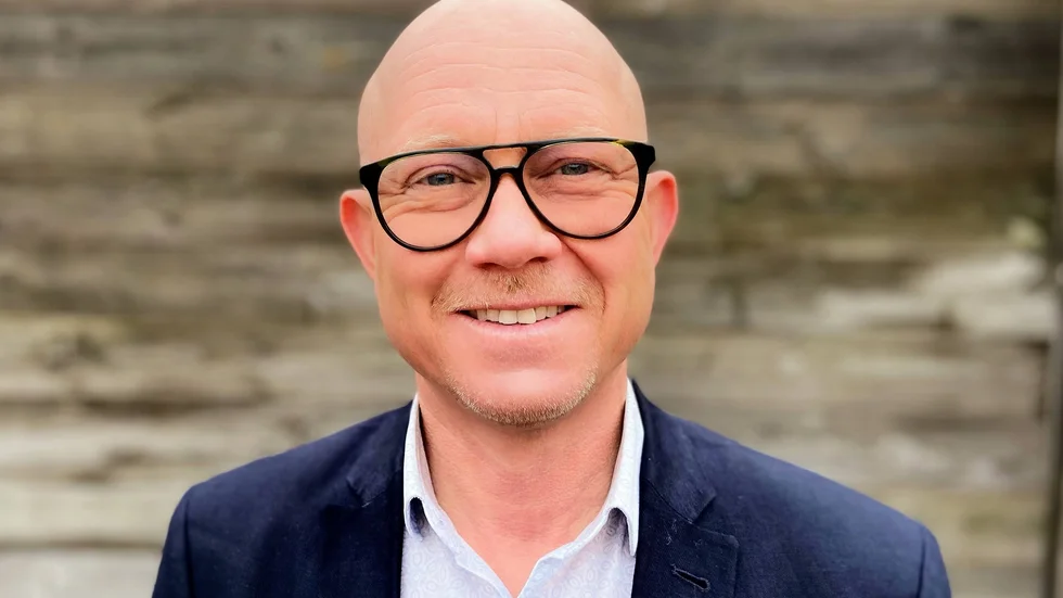 Erik Bratthall har slutat som presschef på Arla Foods och jobbar sedan en dryg vecka på Scania i Södertälje.
