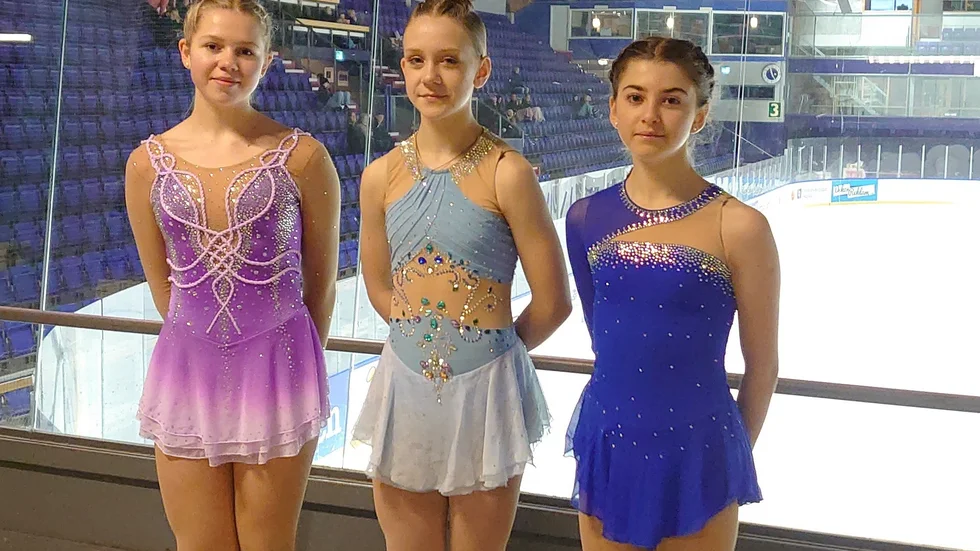 Nyköpings Konståkningsförening Matilda Briheim, Linnéa Wirvén och Rita johansson tog fina placeringar i  klassen Ungdom 15 B2. 