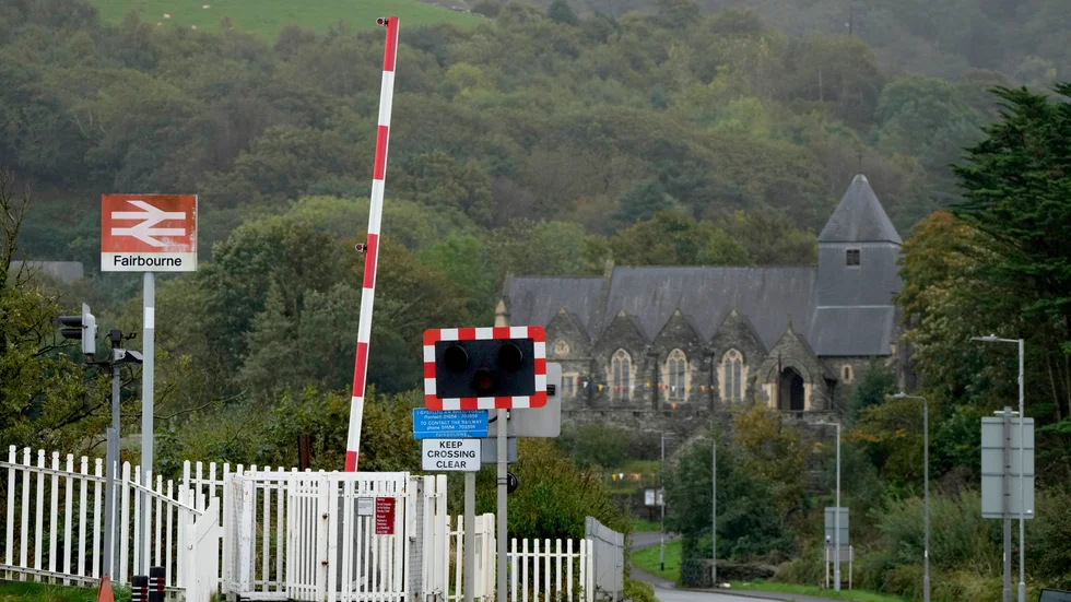 Wales regionala regering vill att fler tar tåget i stället för bilen i framtiden. Bilden är från Fairbourne i Gwynedd.