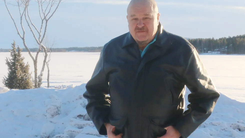Inom kort kan allt komma att vändas till det bättre för Rolf Berggren, mannen som blev uppsagd efter 41 års arbete vid Öjeby kyrkogård. Redan nu ler livet lite extra mot honom, då han numera har en käresta i sitt liv.