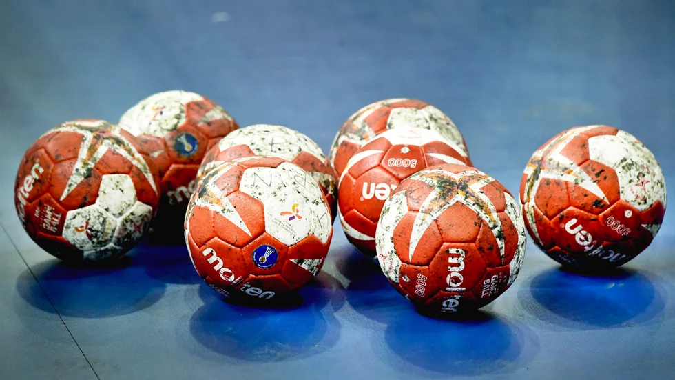 Handbollstabellen räknas om. EHF, som i likhet med de fyra topplagen och nya jumbon Alfta, mött Finspång två gånger och vunnit, förlorar de poängen. Borlänge och Vintrosa "slipper" sina förluster i division 2, efter tävlingskommitténs beslut.