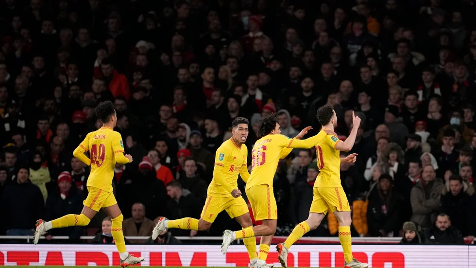 Jota och Liverpool firar efter ett av målen i ligacupsemifinalen mot Arsenal.
