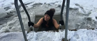 Gjorde första vinterbadet i isvak - "Väldigt spännande"