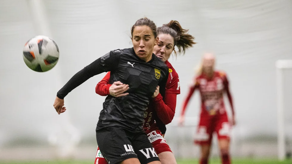 Josefin Johansson och hennes Piteå IF mötte Umeå IK i årets första träningsmatch,. Nu genrepar de två lagen mot varandra på lördag.