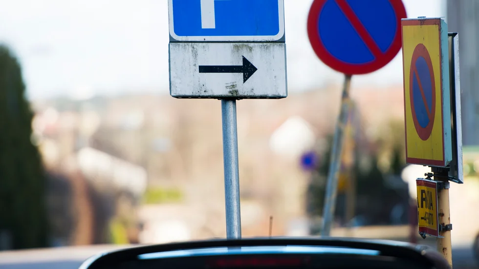 Maria i Katrineholm tycker att det finns för få parkeringar i stan och att tiderna när man får parkera varierar för mycket.


