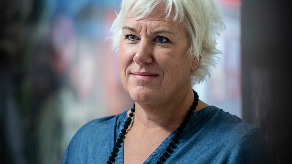 Kristina Edlund (S) menar att kommunen ska jobba mot gängkriminalitet på olika sätt, men inte genom att drogtesta alla kommunanställda så som ett kommunalråd i Eskilstuna har föreslagit.