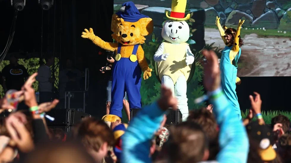 Sångs och dans. Bamse och hans vänner bjöd på show.