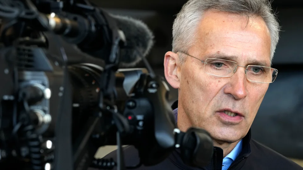 Natos generalsekreterare Jens Stoltenberg under en pressträff på flygbasen Lask i Polen.