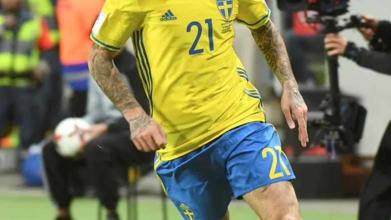 I landslaget. Jimmy Durmaz i landslagsdressen.