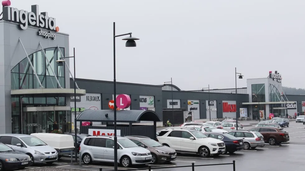 Ingen utbyggnad. Ingelsta shoppings ägare avsåg att investera runt 300 miljoner kronor i en utbyggnad av köpcentret. Men nu skrinläggs planerna, när inte Norrköpings kommun uppfyller bolagets önskemål om att göra Järngatan bilfri.