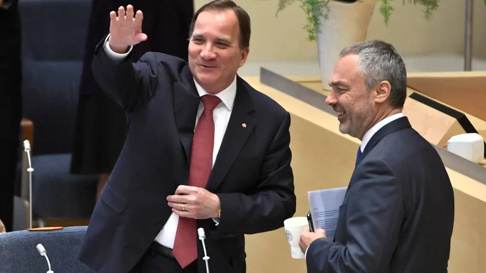Mitten. Stefan Löfven har just nu initiativet i kampen om mitten. Jan Björklund kan nog tänka sig att hänga på. Eller hänga av. Och fler är med i konkurrensen.