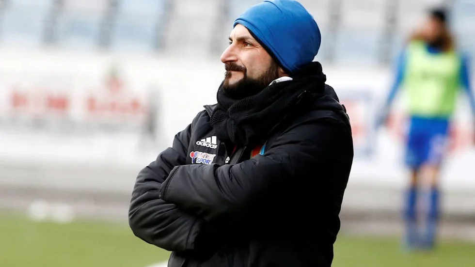 BISTERT. Simon Dogans Assyriska har det fortsatt motigt i tvåan.