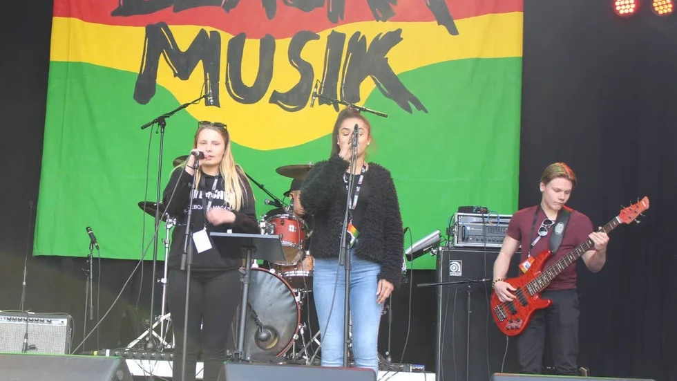 Yngsta bandet. Schoolvibes på scenen.