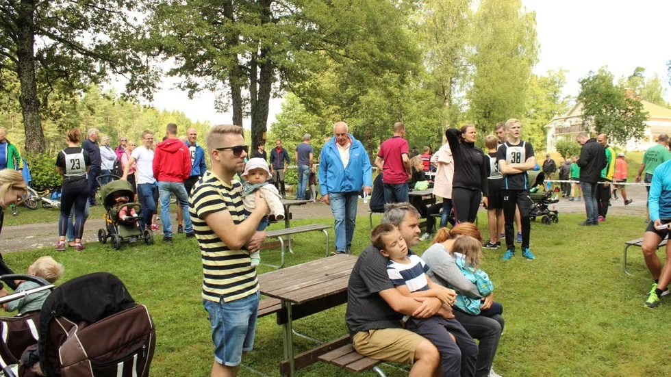 Mycket publik. Som vanligt hade det kommit mycket publik, som ville följa Flergrensstafetten i Grytgöl.