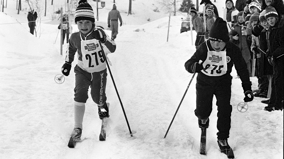 Det blev en härlig spurtstrid 1976 i ungdomstävlingen Lilla Karlavagnen. Anders Krigsman (275) vinner med en sekund och håller ett vakande öga på tvåan Tomas Lundström, Storfors.