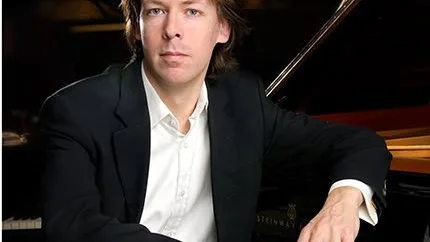 Solist. Martin Sturfält, piano.