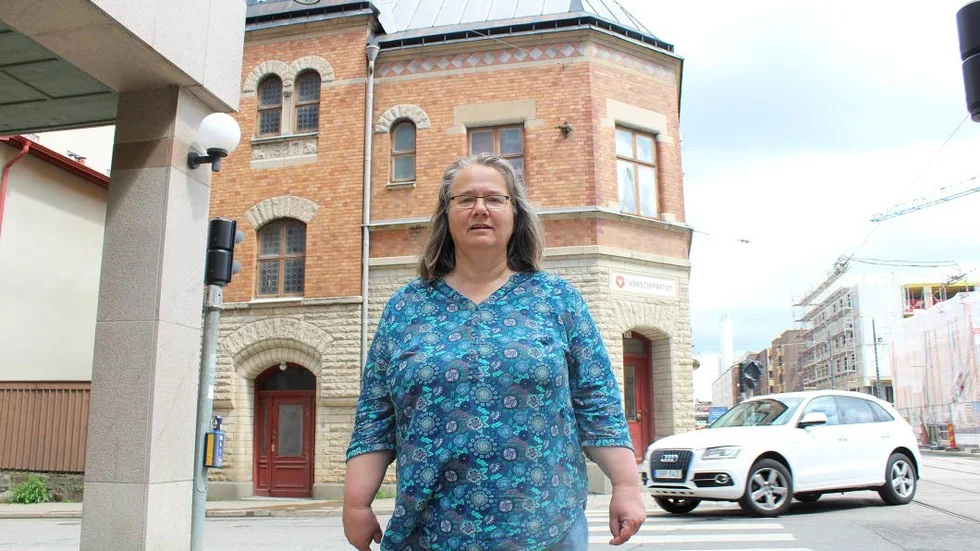 Kritisk. Mona Olsson (V) känner oro över att de äldres behov av trygghet och kontinuitet kan äventyras.