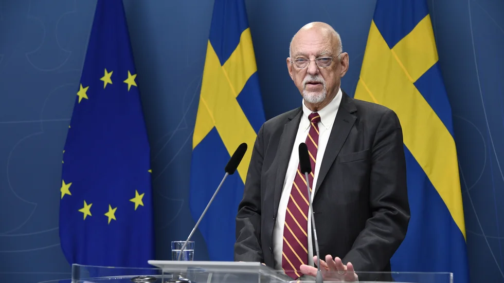 EU-minister Hans Dahlgren (S) efterlyser hårdare sanktioner mot den ryske presidenten Putin och de oligarker som stöttar honom.