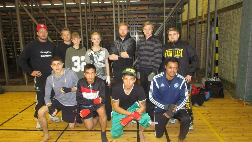 GÄNGET FRÅN ALL STYLE OPEN. Bakre raden från vänster: Anton Molin (coach) Emil Molin (coach), Helena Forsell (brons), Lina Lindgren (brons), Samuel Lindqvist (brons), Clas Berglund, Mats Andersson (coach). Främre raden från vänster: Chingiz Näbiyev (Silver), Asghar Ramizani (silver), Mojtaba Ahmadi, Josef Bergqvist. Foto: Privat