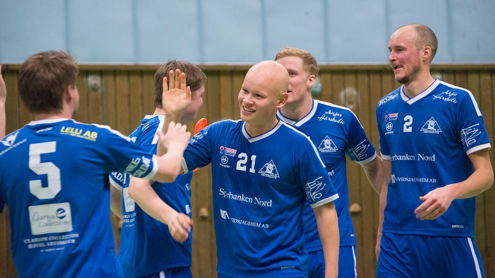 Tremålsskytt. Oskar Forsgren svarade för tre mål, alla i den tredje perioden.