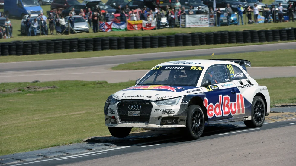 Chefen snabbast. Mattias Ekström, Anton Marklunds teamchef, slutade på en andra plats i supercar i Lydden Hill vid årets fjärde deltävling i rallycross-VM. Foto: Lennart Pettersson/TT.