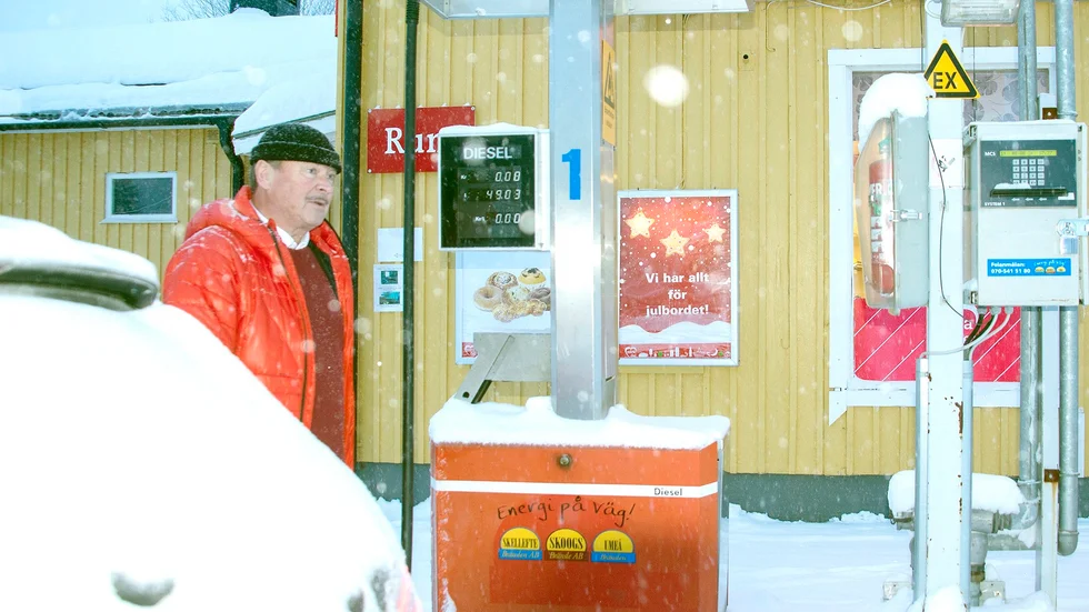 NN affarn05 Tack vare Affär’n har Abborrträskborna tillgång till också mack med bensin och diesel. Jan-Ole Lindblom är en av bränslekunderna.