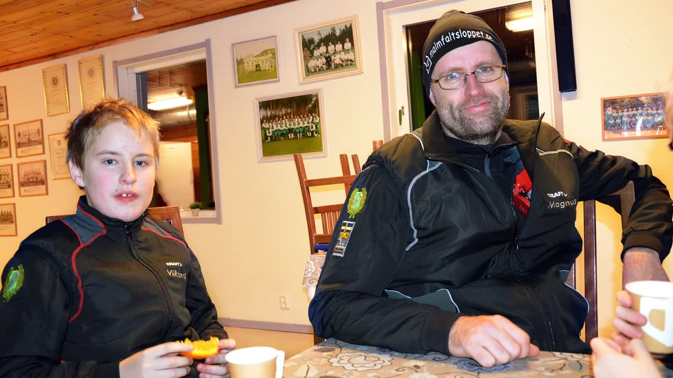 För framtiden. Viktor Stenlund och pappa Magnus om värdet av träning. Foto: Britta Stenberg.