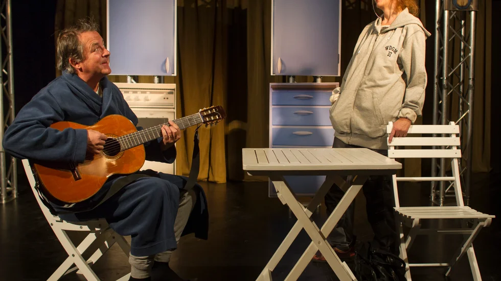 Besöker Norsjö. Erik Lidholm och Maud Nyberg i Panikteaterns ”Älskade Elvis” som inleder teatervåren under kärleksveckan i Norsjö.