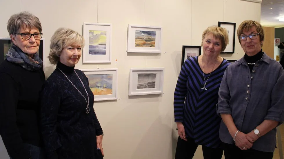 Ställer ut tillsammans för första gången. Mia H Elfgren, Birgitta Aspenstam, Gun Larsson från Norrköping och Marianne Biander från Söderköping är några av konstnärerna.