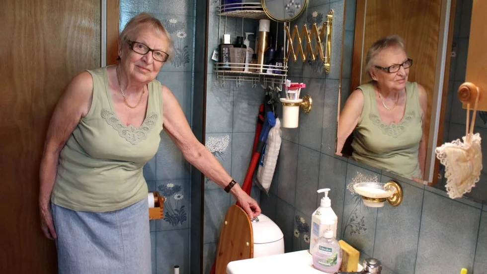 Toalett. Barbro Pettersson upptäckte det missfärgade vattnet när hon skulle spola.